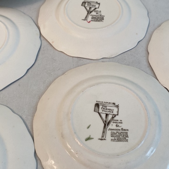 Vintage The Friendly Village by Jonhson Bros bread& Butter 6 plates - Picture 8 of 8